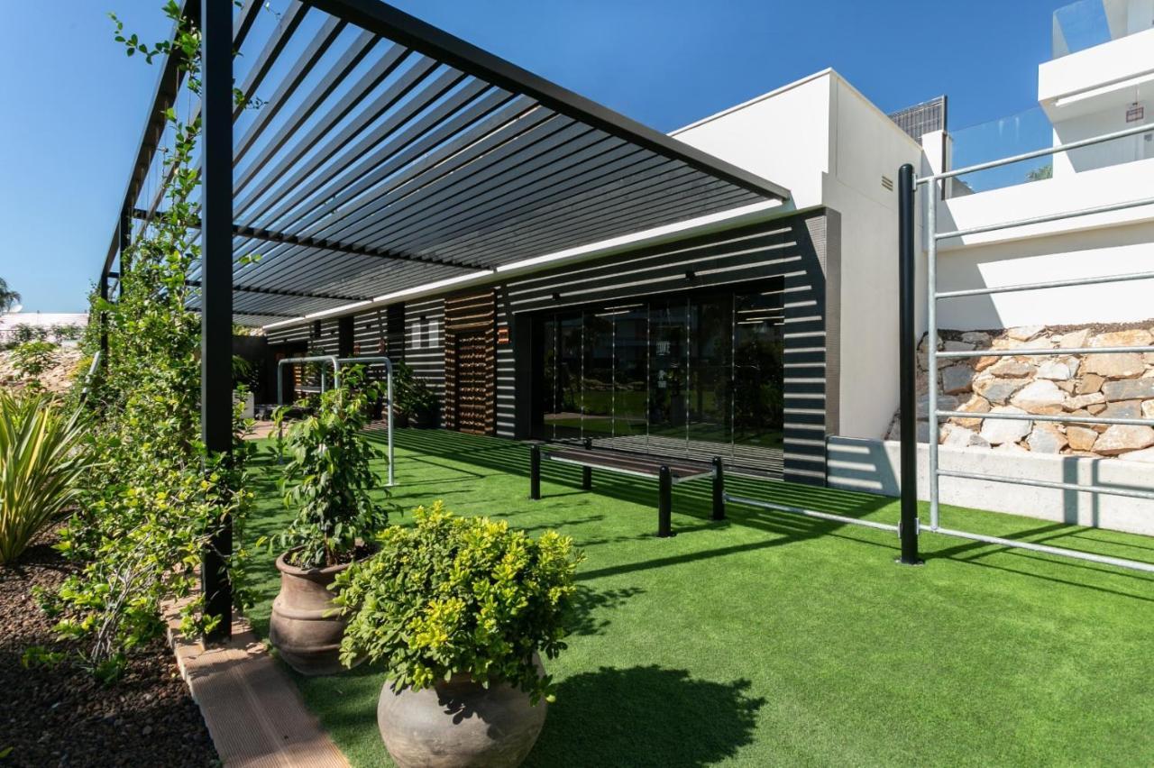 Nice 2 Bedroom Bali Apartment With Sea Views Торевиеха Екстериор снимка