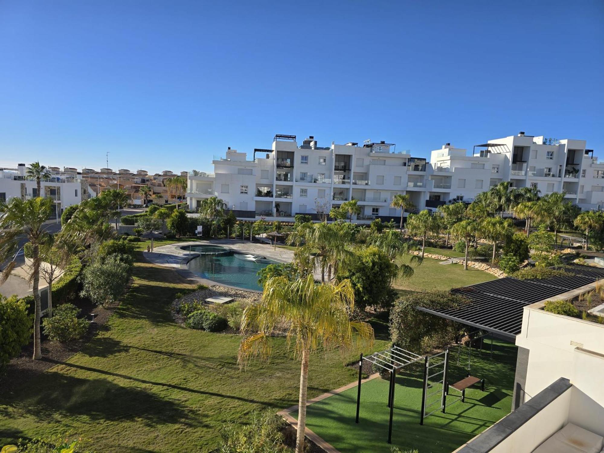 Nice 2 Bedroom Bali Apartment With Sea Views Торевиеха Екстериор снимка